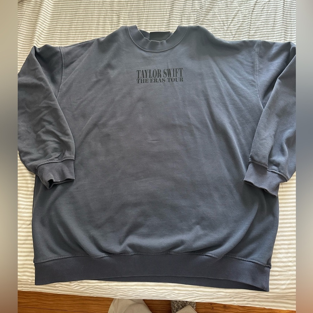 Official Taylor Swift Eras Tour crewneck size L USA and euro tour dates